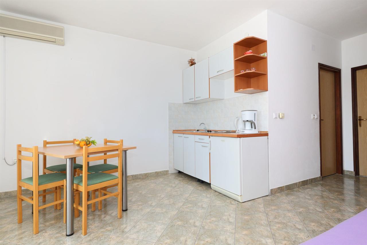 Apartments Snjezana Tisno Ngoại thất bức ảnh