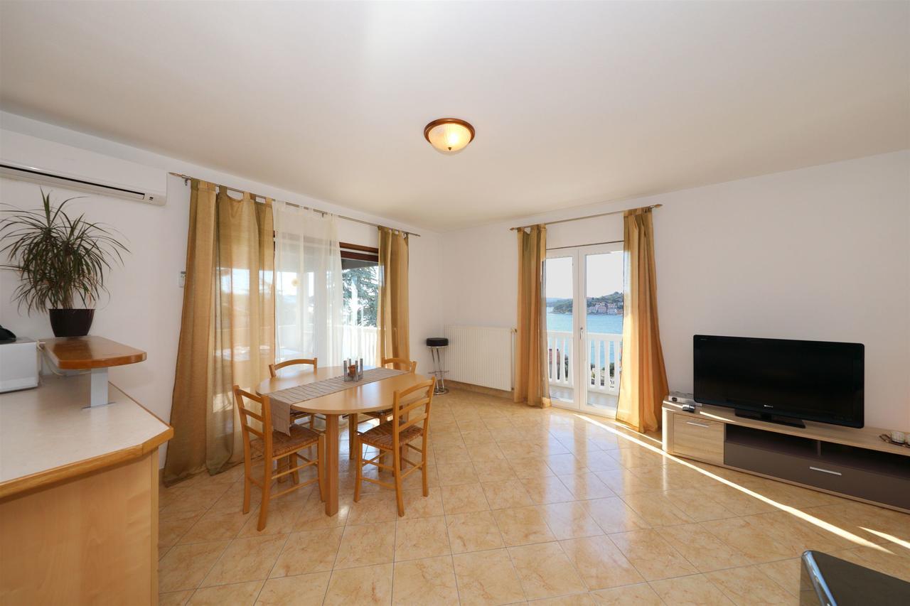 Apartments Snjezana Tisno Ngoại thất bức ảnh