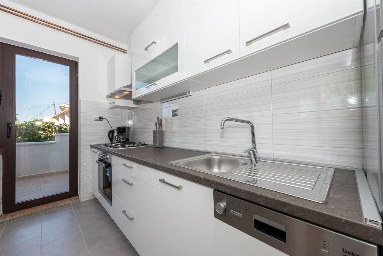 Apartments Snjezana Tisno Ngoại thất bức ảnh