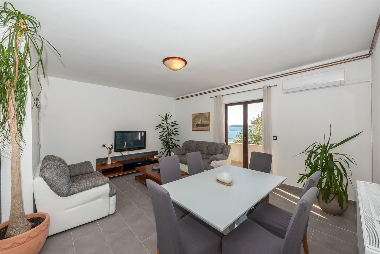 Apartments Snjezana Tisno Ngoại thất bức ảnh