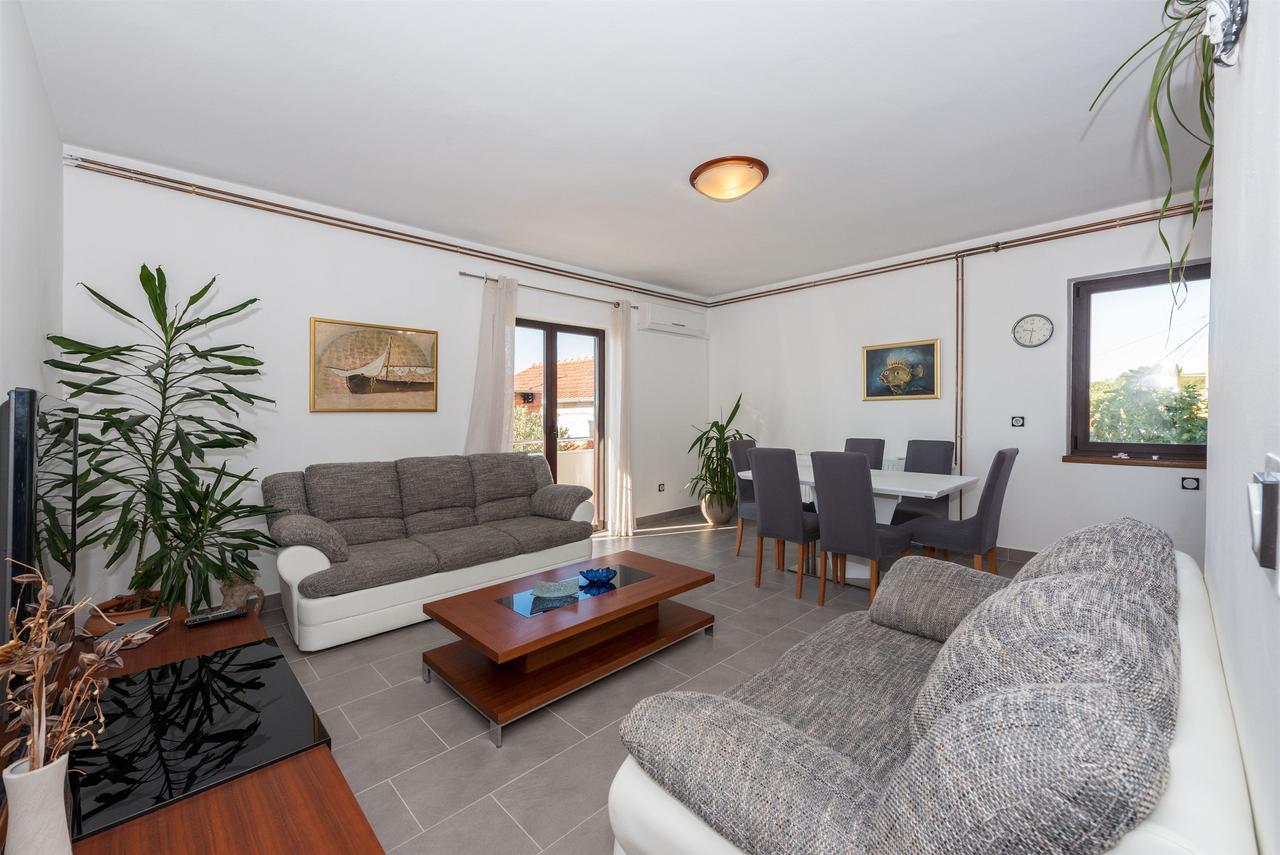 Apartments Snjezana Tisno Ngoại thất bức ảnh