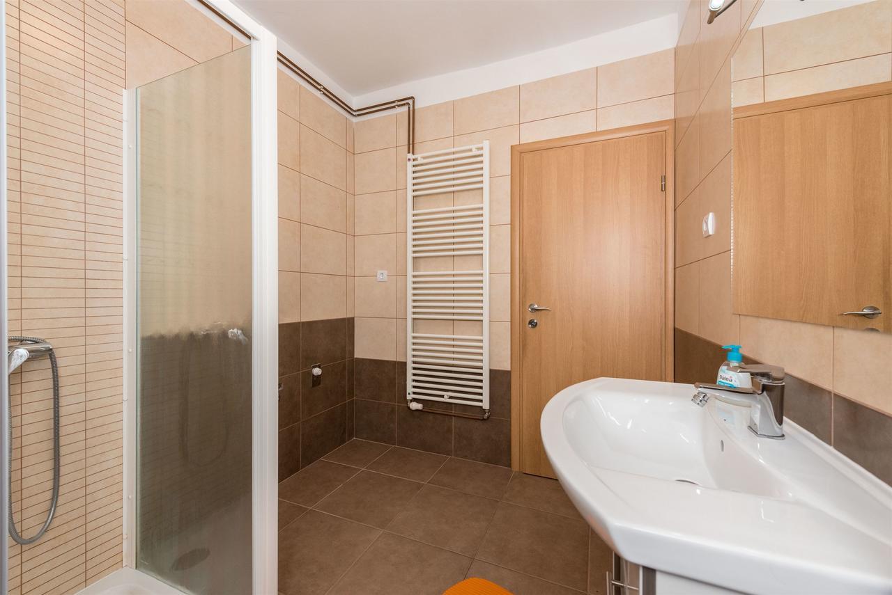 Apartments Snjezana Tisno Ngoại thất bức ảnh