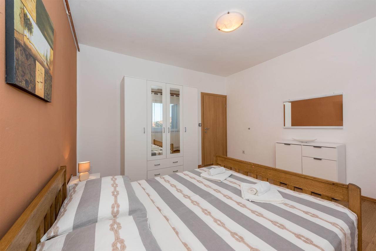 Apartments Snjezana Tisno Ngoại thất bức ảnh