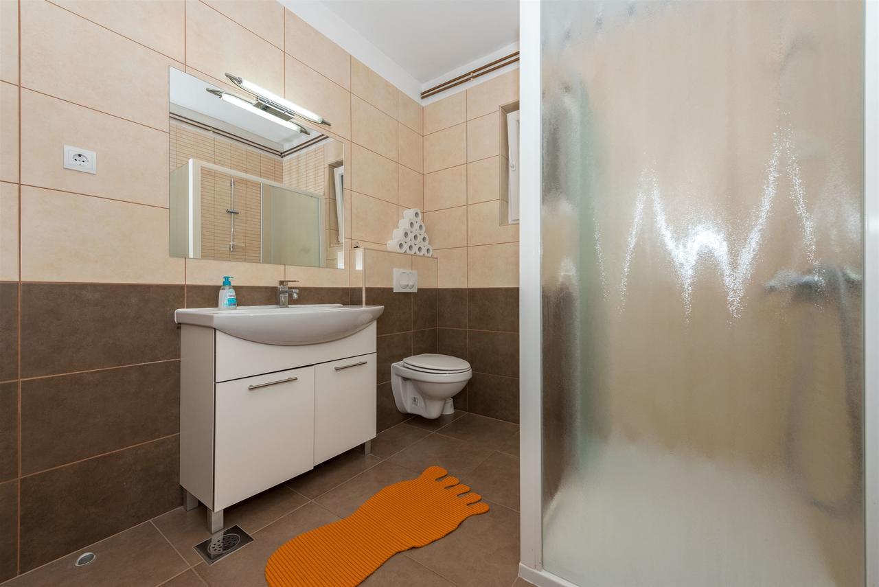 Apartments Snjezana Tisno Ngoại thất bức ảnh