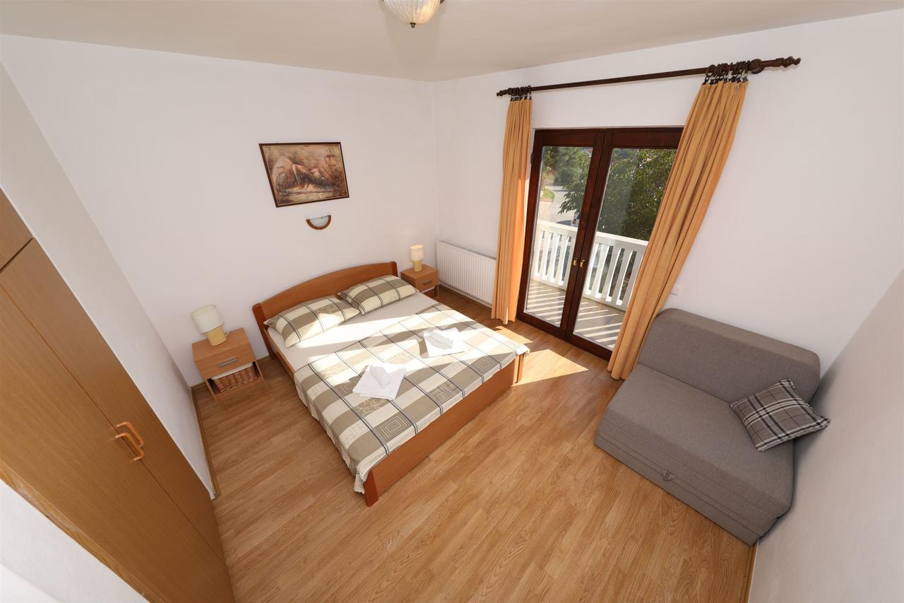 Apartments Snjezana Tisno Ngoại thất bức ảnh