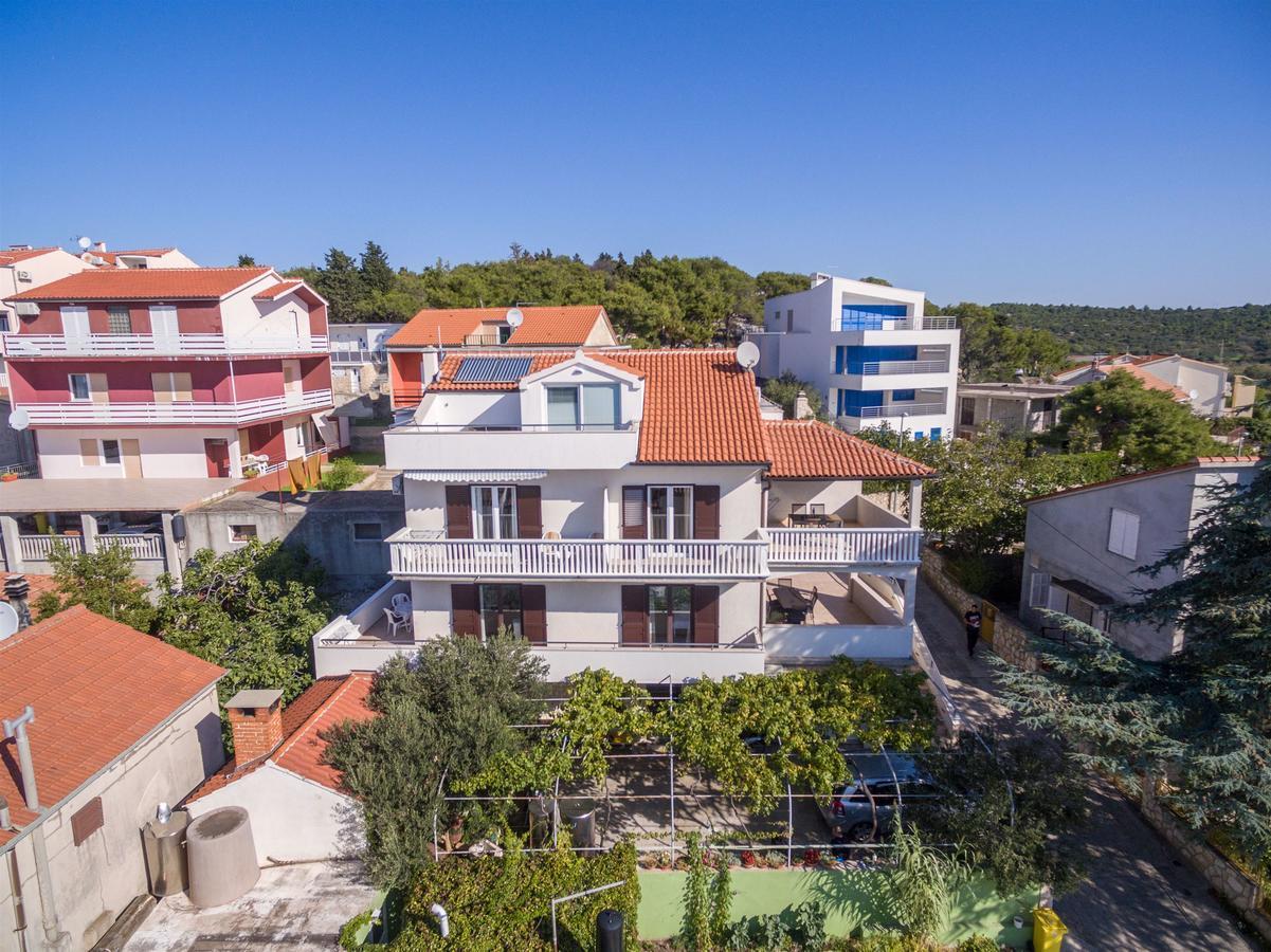 Apartments Snjezana Tisno Ngoại thất bức ảnh